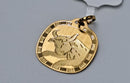 Ciondolo oro con segno zodiacale 18 kt. Possibilità di incisione personalizzata sul retro