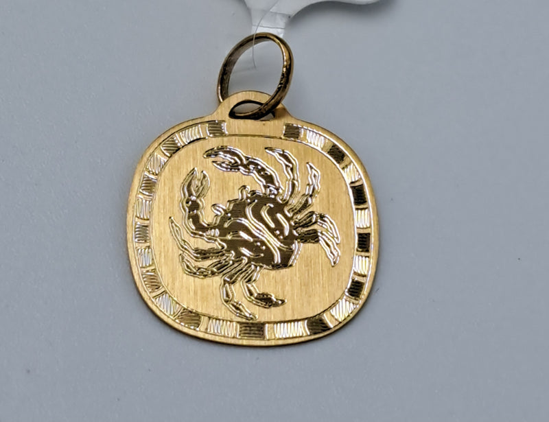 Ciondolo oro con segno zodiacale 18 kt. Possibilità di incisione personalizzata sul retro