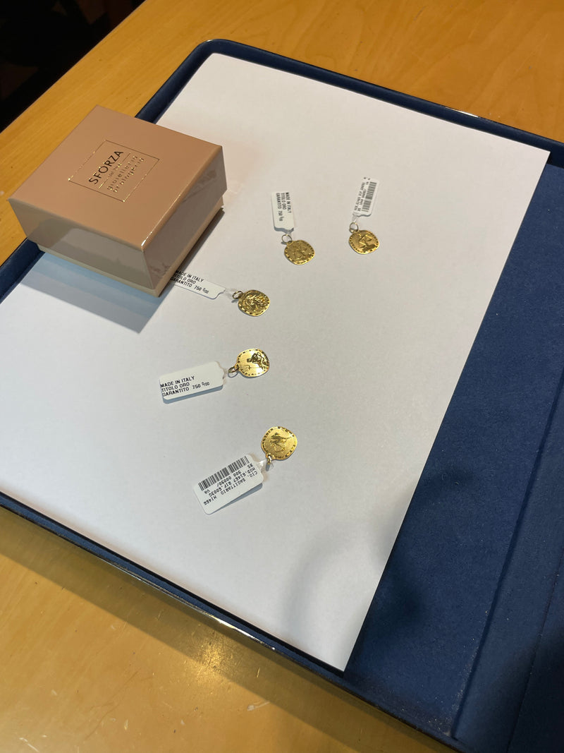 Ciondolo oro con segno zodiacale 18 kt. Possibilità di incisione personalizzata sul retro