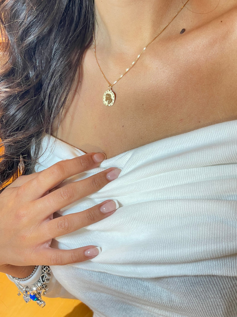 Ciondolo oro con segno zodiacale 18 kt. Possibilità di incisione personalizzata sul retro