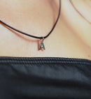 Ciondolo con lettera iniziale in stampatello in oro 18 kt