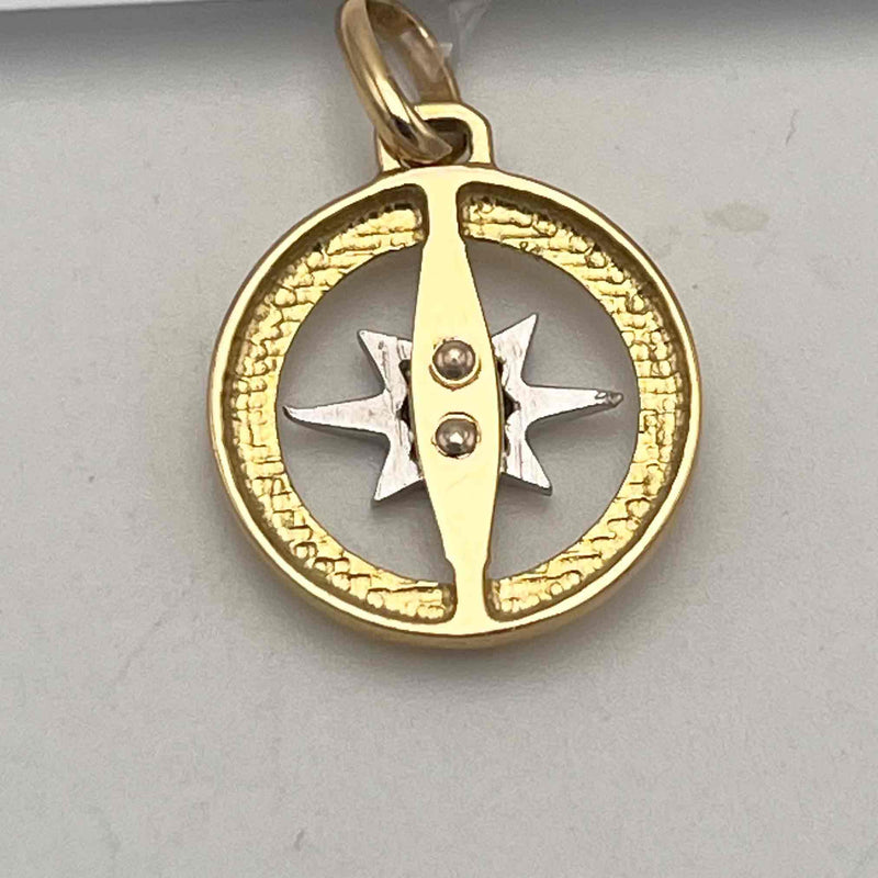 Ciondolo oro 18 kt. Rosa dei Venti