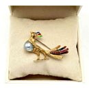 Spilla a forma di Pavone con Perla naturale grigia, Rubini e Smalto. Gioiello Secondo tempo